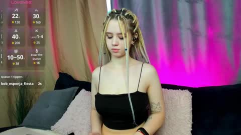 Snapshot of mila_kinor chatting on 31, 12, 2024 mila_kinor online show from 31, 12, 2024