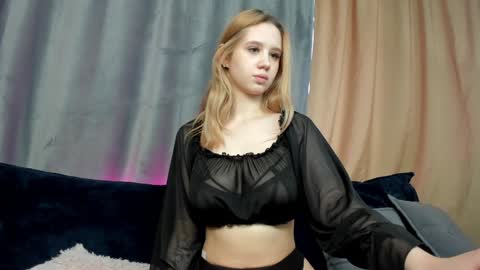 Snapshot of mila_kinor chatting on 19, 1, 2025 mila_kinor online show from 19, 1, 2025