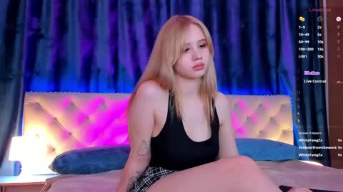 Snapshot of mila_kinor chatting on 5, 2, 2025 mila_kinor online show from 5, 2, 2025