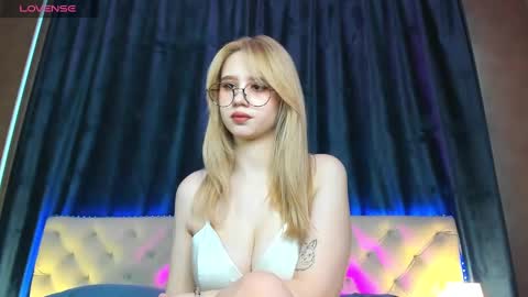 Snapshot of mila_kinor chatting on 18, 2, 2025 mila_kinor online show from 18, 2, 2025