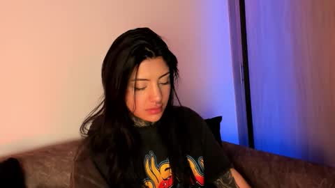 Snapshot of mila_monty__ chatting on 6, 1, 2026 online show from 6, 1, 2026