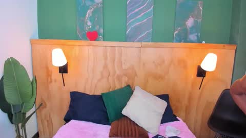 Mila and samy online show from 18, 10, 2025