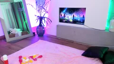 Snapshot of mila_shay chatting on 17, 10, 2025 Mila online show from 17, 10, 2025