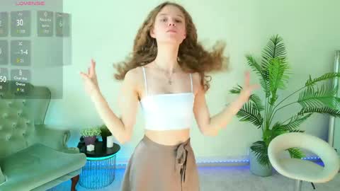 Snapshot of mila_stain chatting on 2, 6, 2026 Mila online show from 2, 6, 2026