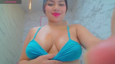 Snapshot of mila_sweet_v chatting on 31, 1, 2025 Mila online show from 31, 1, 2025