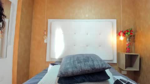Snapshot of milaa_petite chatting on 5, 5, 2026 online show from 5, 5, 2026