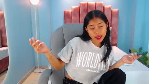 Snapshot of milaa_star chatting on 12, 11, 2025 milaa_star online show from 12, 11, 2025