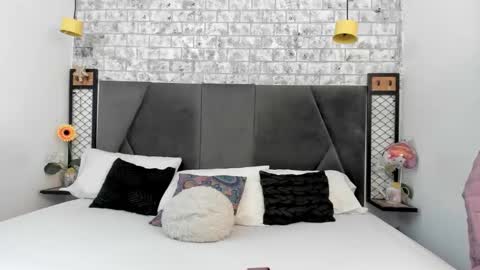Snapshot of milaaadams chatting on 26, 9, 2025 mila online show from 26, 9, 2025