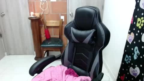 Snapshot of milacoxx8819 chatting on 1, 2, 2025 milacoxx8819 online show from 1, 2, 2025