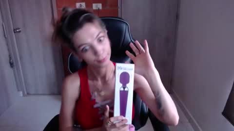 Snapshot of milacoxx8819 chatting on 1, 2, 2025 milacoxx8819 online show from 1, 2, 2025