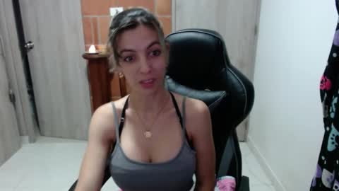 Snapshot of milacoxx8819 chatting on 3, 2, 2025 milacoxx8819 online show from 3, 2, 2025