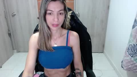Snapshot of milacoxx8819 chatting on 11, 2, 2025 milacoxx8819 online show from 11, 2, 2025