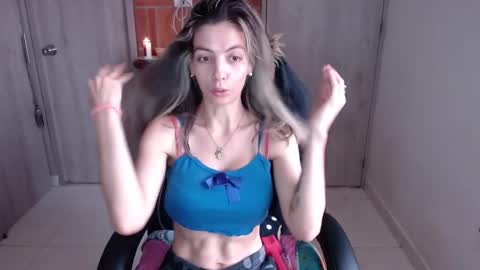 Snapshot of milacoxx8819 chatting on 11, 2, 2025 milacoxx8819 online show from 11, 2, 2025