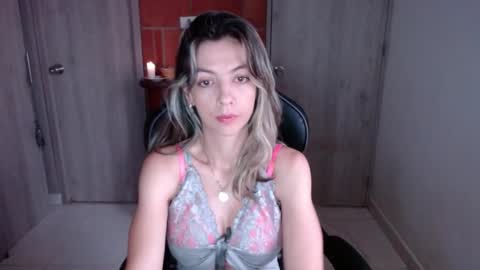 Snapshot of milacoxx8819 chatting on 12, 2, 2025 milacoxx8819 online show from 12, 2, 2025