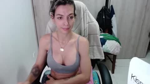 Snapshot of milacoxx8819 chatting on 14, 2, 2025 milacoxx8819 online show from 14, 2, 2025