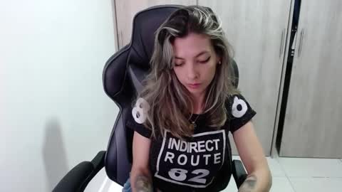 Snapshot of milacoxx8819 chatting on 15, 2, 2025 milacoxx8819 online show from 15, 2, 2025