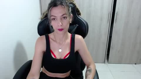 Snapshot of milacoxx8819 chatting on 17, 2, 2025 milacoxx8819 online show from 17, 2, 2025
