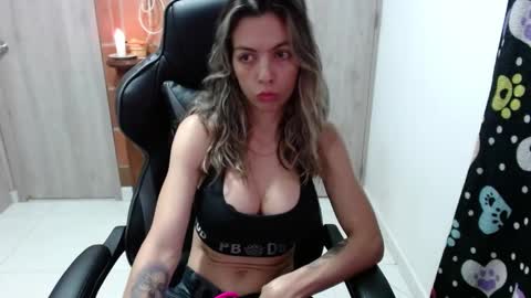 Snapshot of milacoxx8819 chatting on 26, 2, 2025 milacoxx8819 online show from 26, 2, 2025