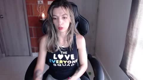Snapshot of milacoxx8819 chatting on 1, 3, 2025 milacoxx8819 online show from 1, 3, 2025