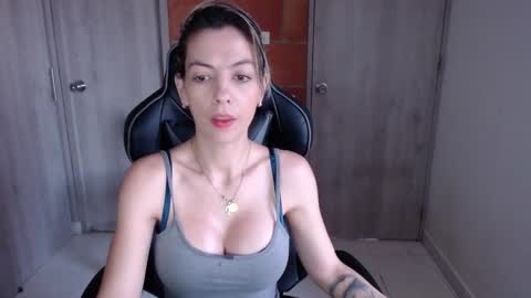 Snapshot of milacoxx8819 chatting on 2, 3, 2025 milacoxx8819 online show from 2, 3, 2025