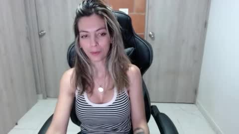 Snapshot of milacoxx8819 chatting on 2, 3, 2025 milacoxx8819 online show from 2, 3, 2025