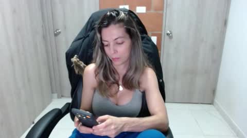 Snapshot of milacoxx8819 chatting on 7, 3, 2025 milacoxx8819 online show from 7, 3, 2025