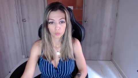 Snapshot of milacoxx8819 chatting on 8, 3, 2025 milacoxx8819 online show from 8, 3, 2025