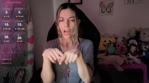 Snapshot of milacoxx8819 chatting on 12, 9, 2025 milacoxx8819 online show from 12, 9, 2025