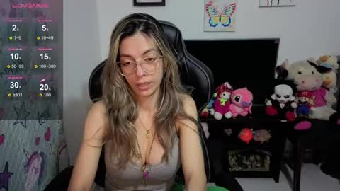 Snapshot of milacoxx8819 chatting on 22, 9, 2025 milacoxx8819 online show from 22, 9, 2025