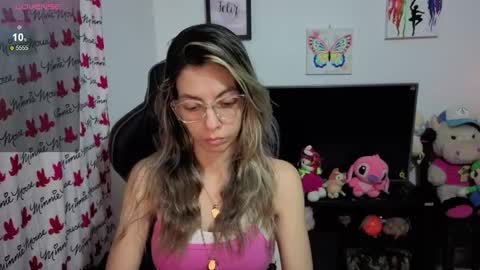 Snapshot of milacoxx8819 chatting on 2, 10, 2025 milacoxx8819 online show from 2, 10, 2025