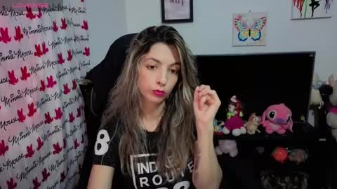 Snapshot of milacoxx8819 chatting on 4, 10, 2025 milacoxx8819 online show from 4, 10, 2025