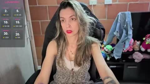 Snapshot of milacoxx8819 chatting on 8, 10, 2025 milacoxx8819 online show from 8, 10, 2025