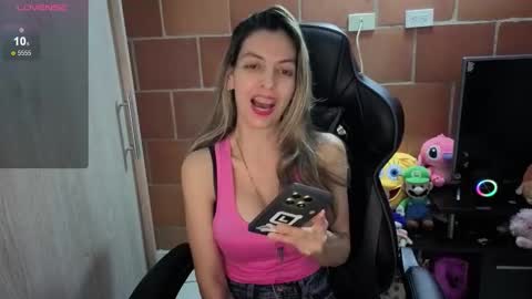 Snapshot of milacoxx8819 chatting on 17, 10, 2025 milacoxx8819 online show from 17, 10, 2025