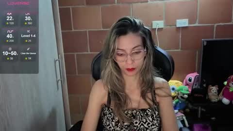 Snapshot of milacoxx8819 chatting on 19, 10, 2025 milacoxx8819 online show from 19, 10, 2025