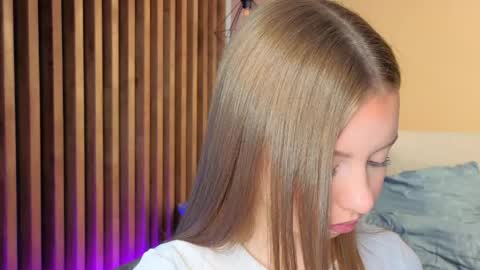 Mila online show from 17, 5, 2026