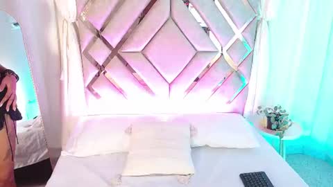 Snapshot of milamonroexx chatting on 22, 7, 2026 MilaMonroeXX online show from 22, 7, 2026