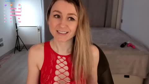 Snapshot of milanacamgirl chatting on 27, 10, 2025 Milana online show from 27, 10, 2025