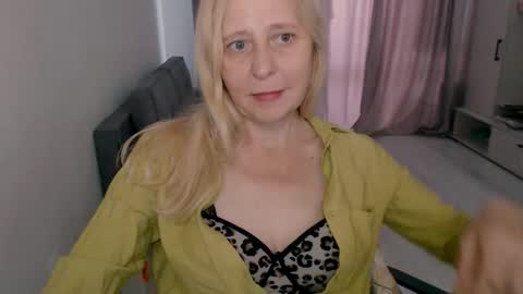 Snapshot of milanav chatting on 11, 10, 2025 Milena online show from 11, 10, 2025