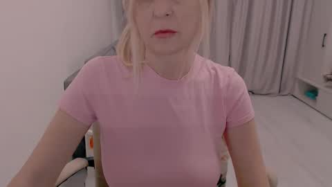 Snapshot of milanav chatting on 22, 10, 2025 Milena online show from 22, 10, 2025