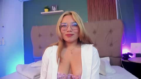 Snapshot of milanii_ chatting on 10, 6, 2026 milanii online show from 10, 6, 2026