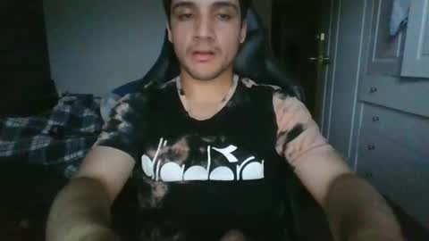 Snapshot of milanovalentine chatting on 4, 12, 2025 milanovalentine online show from 4, 12, 2025