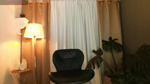 Snapshot of milansantana24 chatting on 25, 11, 2025 MILAN SANTANA online show from 25, 11, 2025