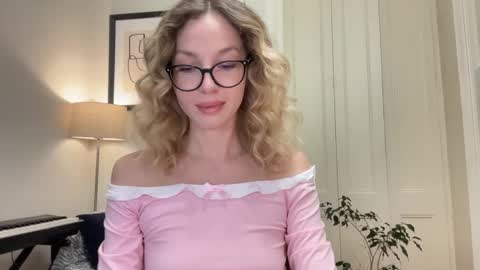 Mila online show from 21, 10, 2025