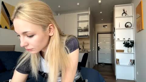 Snapshot of mildaleggette chatting on 7, 10, 2025 Millla online show from 7, 10, 2025