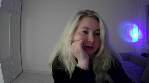 Snapshot of milena391630 chatting on 13, 5, 2026 Milena new nonude shy blonde natural online show from 13, 5, 2026