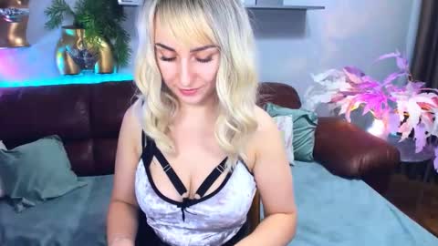 MilenaDaisy online show from 8, 2, 2026