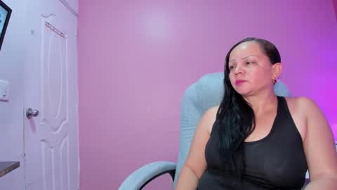Snapshot of milf_allixon chatting on 6, 3, 2026 milf_allixon online show from 6, 3, 2026