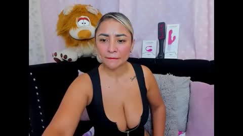 Snapshot of milf_bigass_ chatting on 21, 11, 2025 Antonella online show from 21, 11, 2025