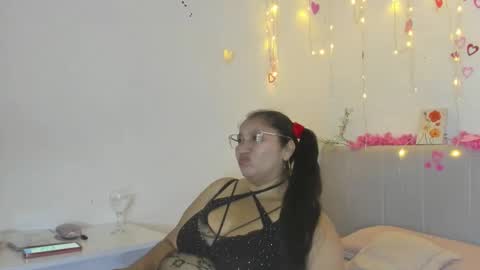 milf latinn online show from 9, 10, 2025