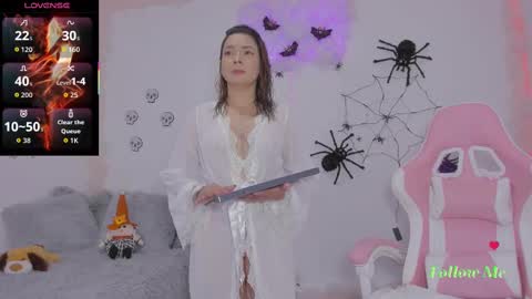 Aura  online show from 26, 10, 2025